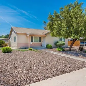  Holiday home Adorable House Only A Few Miles From The Strip
